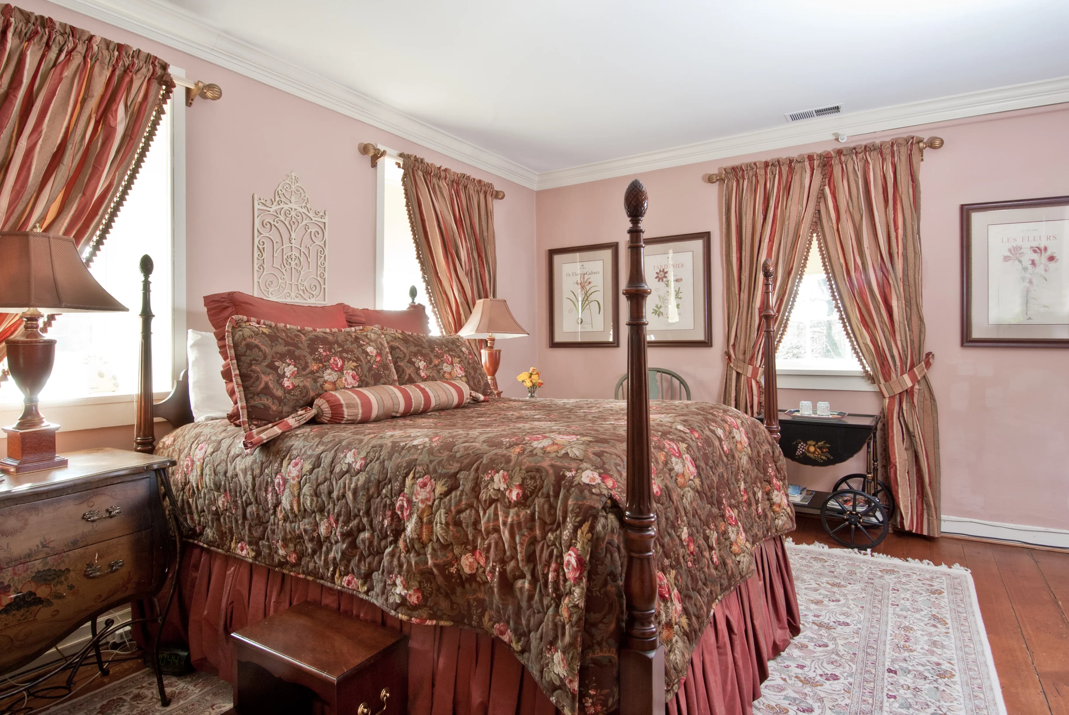 Historic guest room with four-poster bed